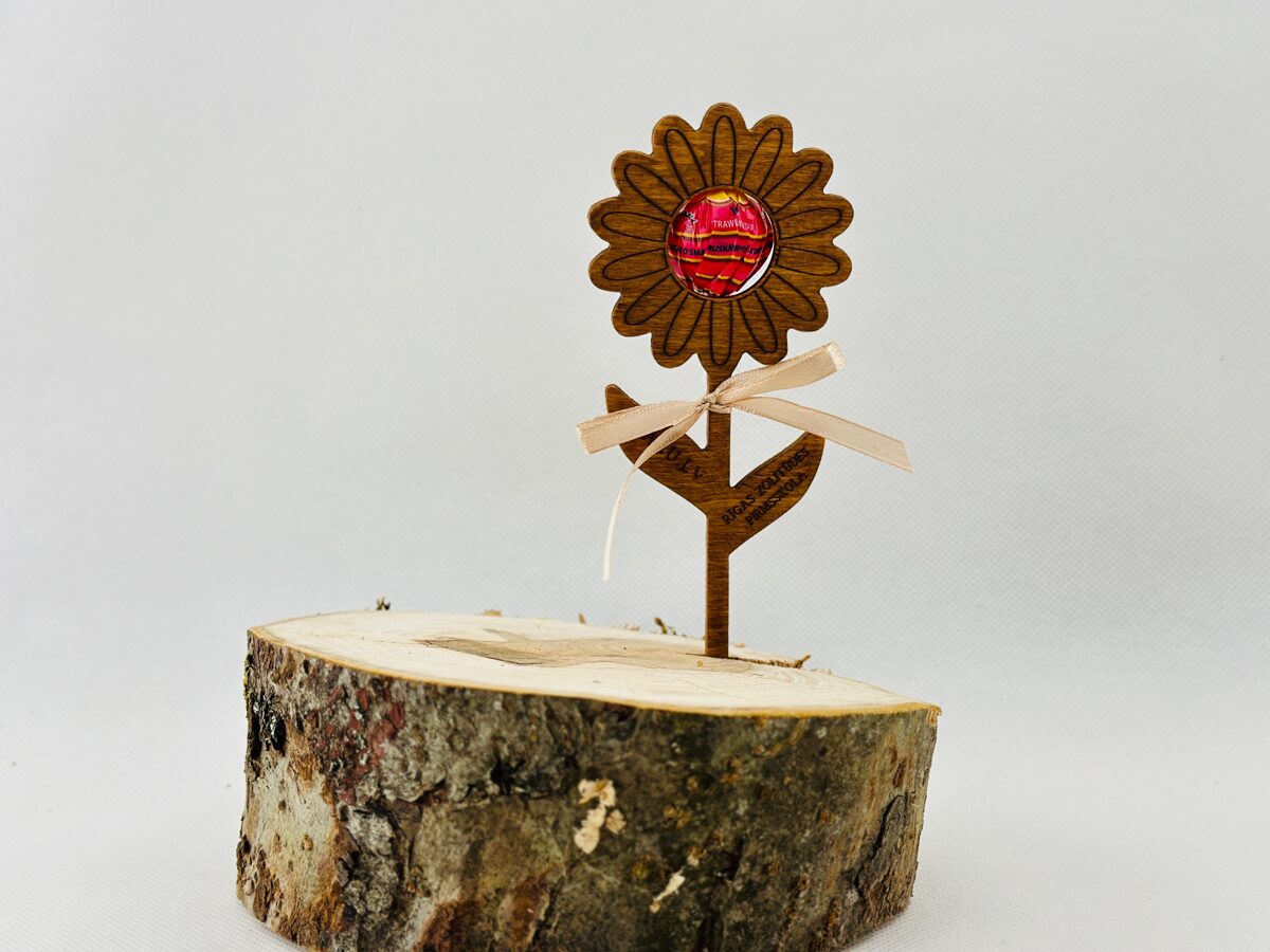 Деревянная рамка для конфет на палочке - цветок (с персонализацией)
