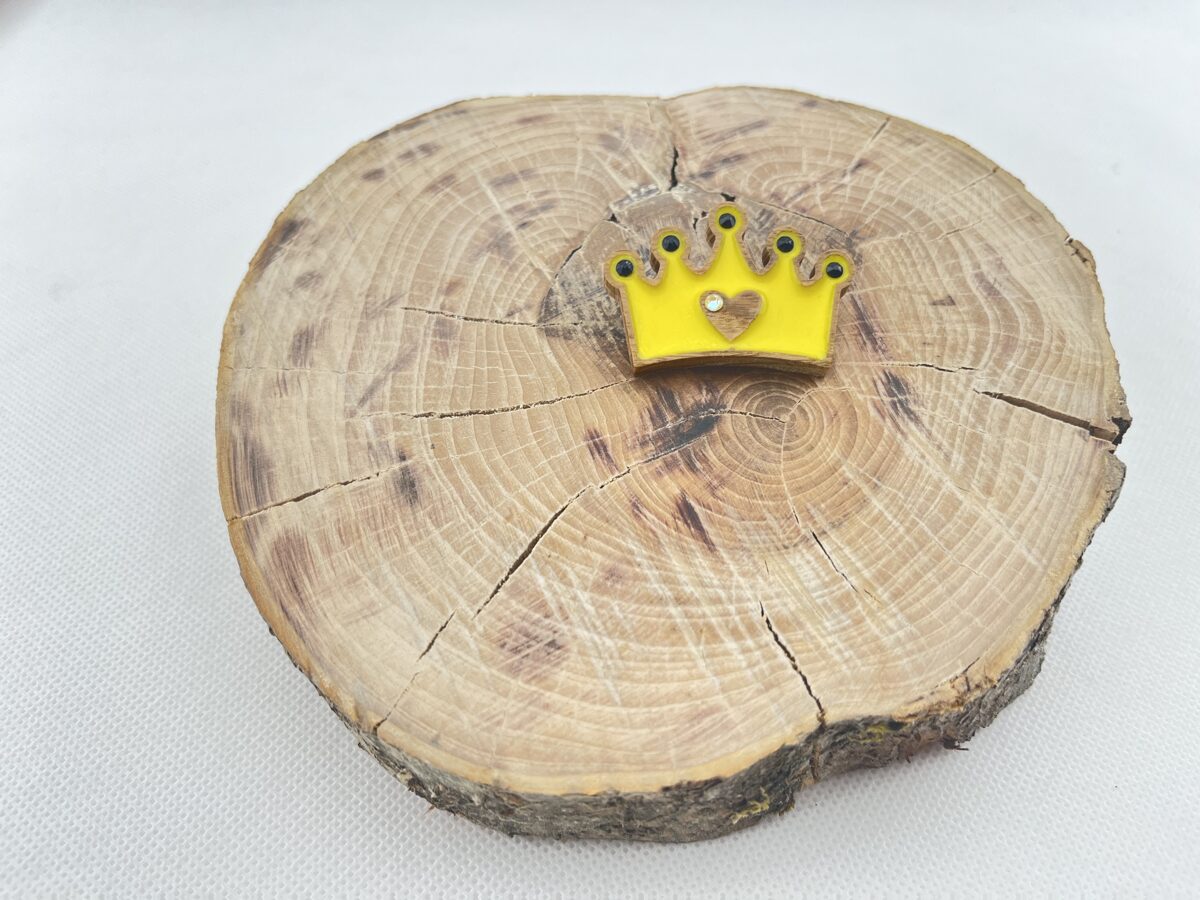 Wooden brooch "Crown"