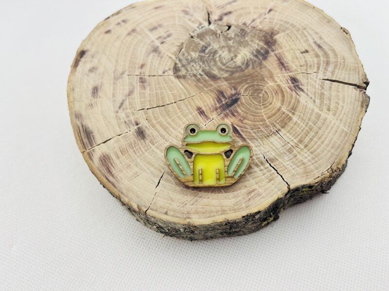 Wooden brooch "Frog"